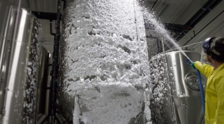 Требования к современным моющим средствам и особенности применения дезинфицирующих средств с моющим эффектом.